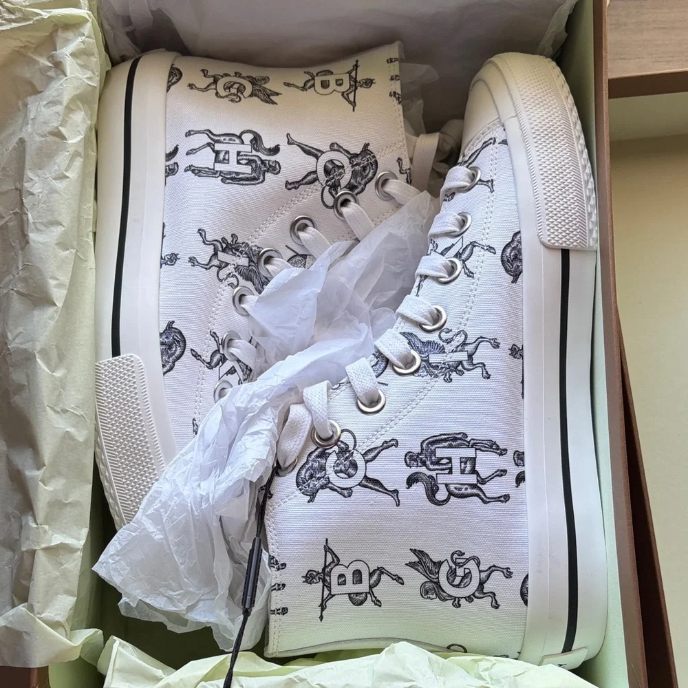 NWT Burberry White High-Top Sneakers Mythical Alphabet Collection size 37.5 - Picture 1 of 13